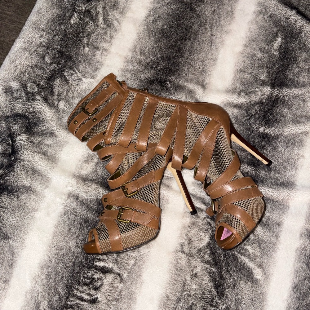SOLD ON DIFFERENT APP❗️❗️❗️❗️Y2K guess strappy heels